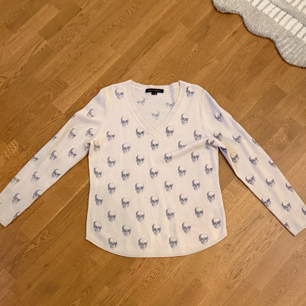 Skull Cashmere Cream and Gray V-Neck Sweater